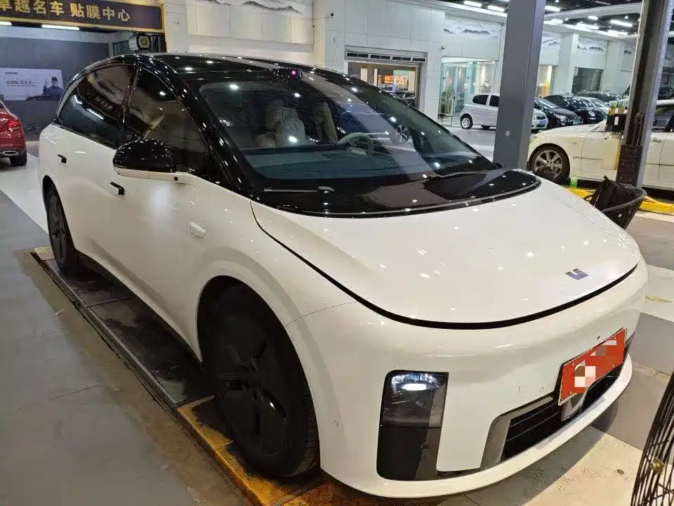 Li Auto i8 2026