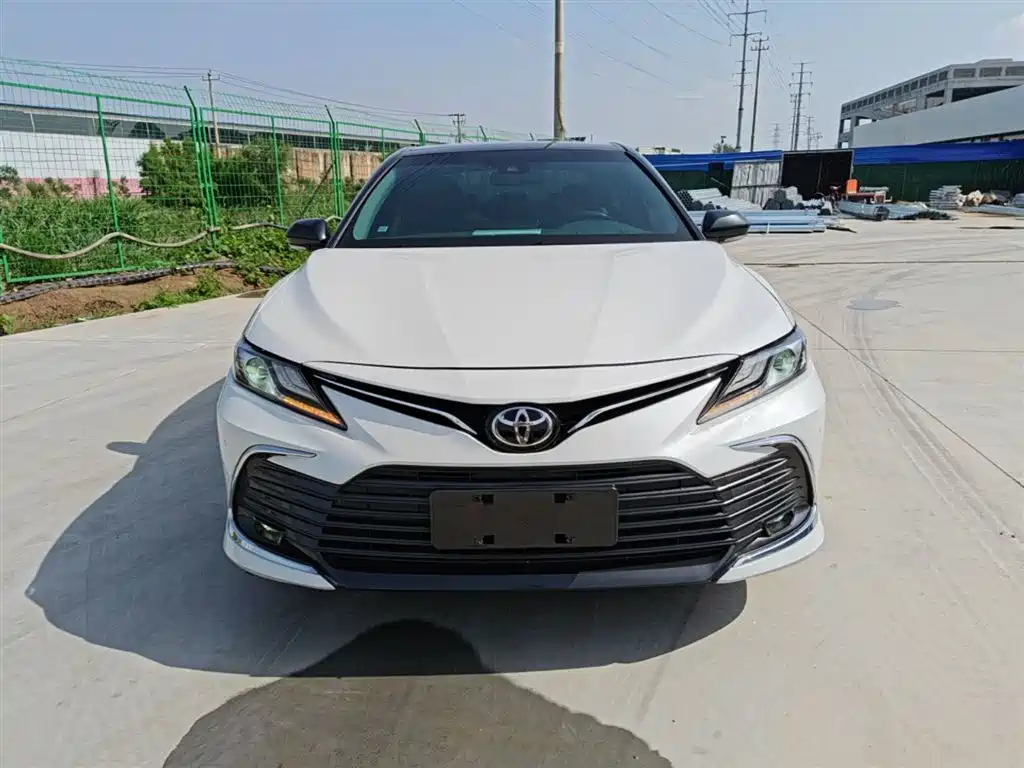 Toyota Camry 2022 — фото 3