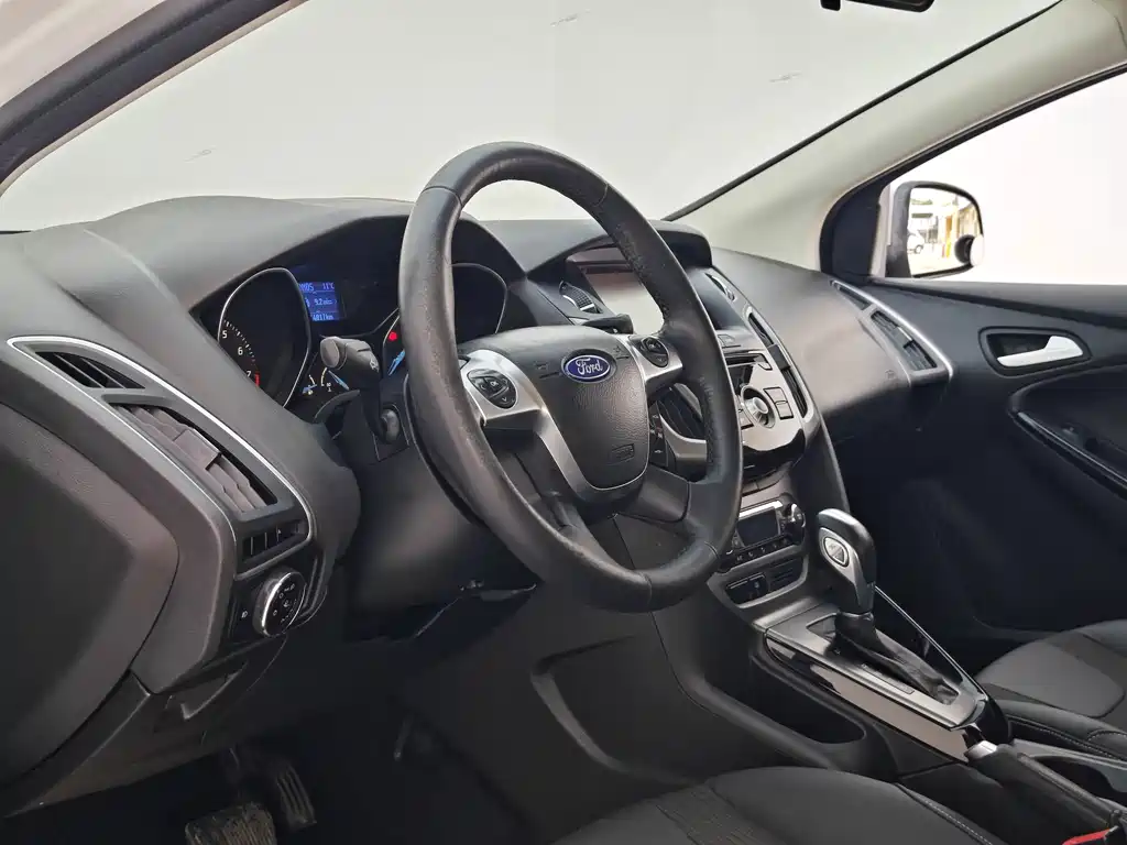 Ford Focus 2013 — фото 13