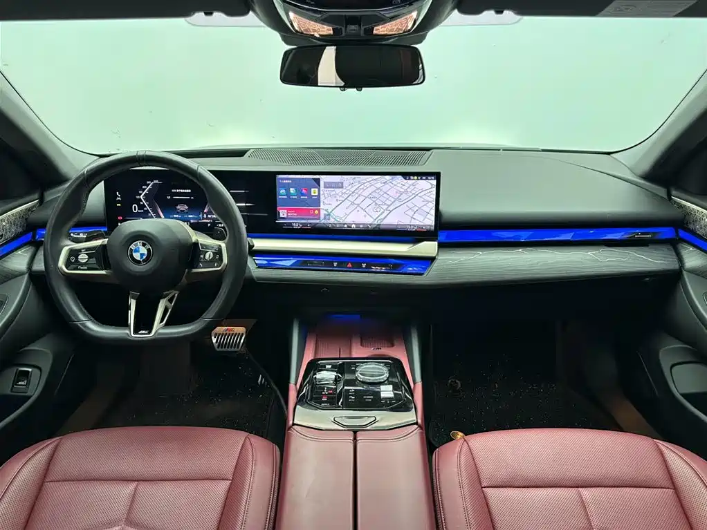 BMW 5 Series 2025 — фото 10
