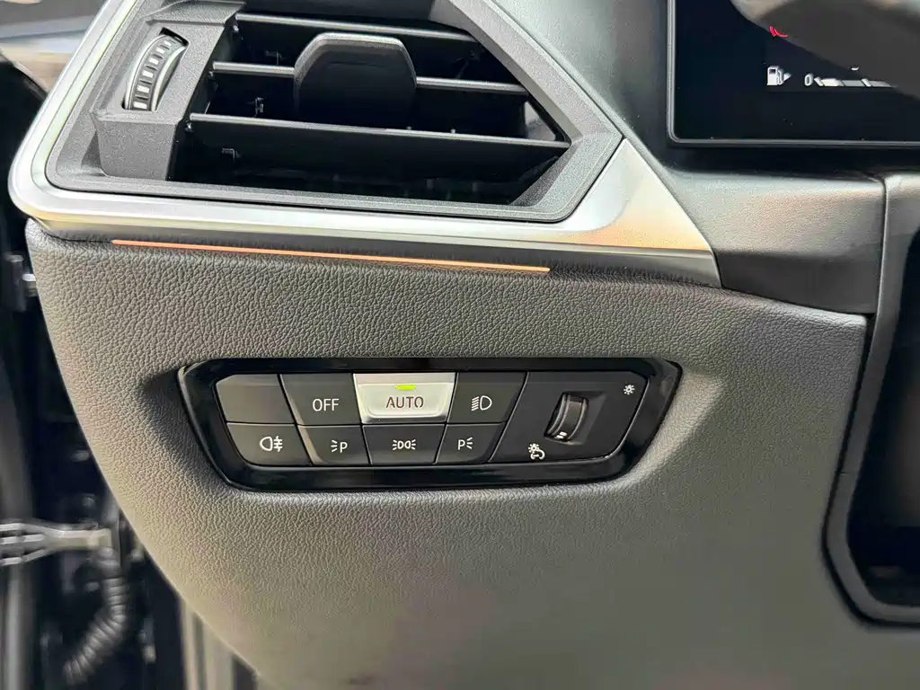 BMW 3 Series 2025 — фото 14