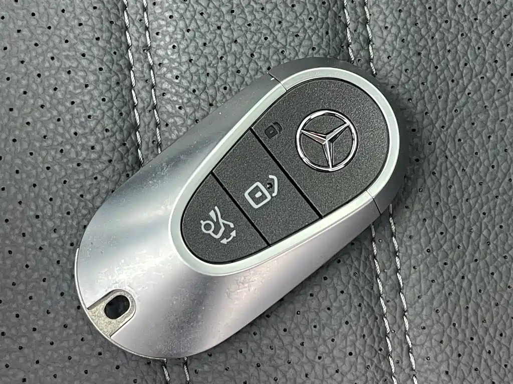 Mercedes-Benz C-Class 2024 — фото 14