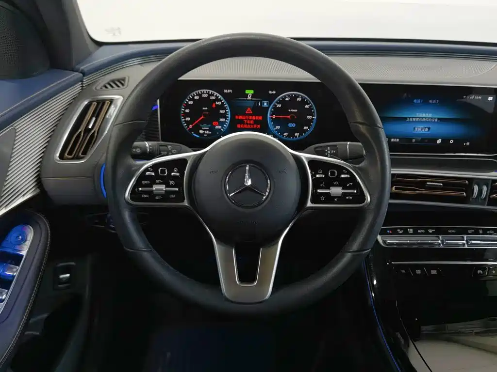 Mercedes-Benz EQC 2020 — фото 11