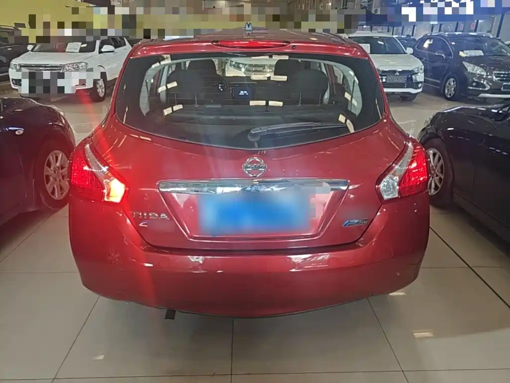 Nissan Tiida 2015