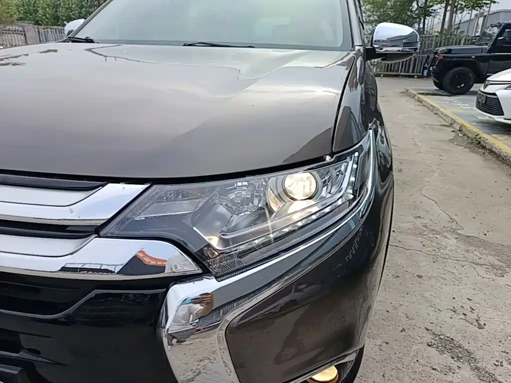 Mitsubishi Outlander 2016 — фото 24