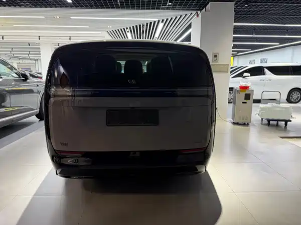 Li Auto MEGA 2024