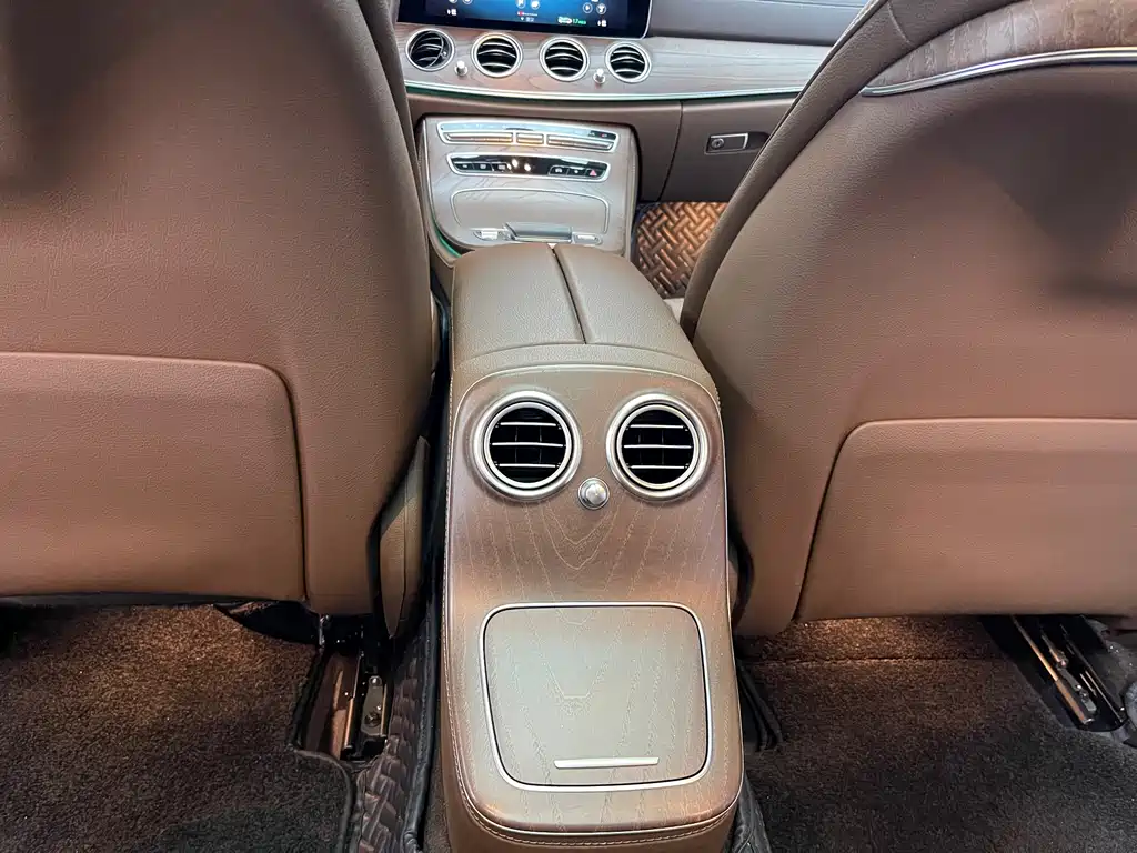 Mercedes-Benz E-Class 2022 — фото 14