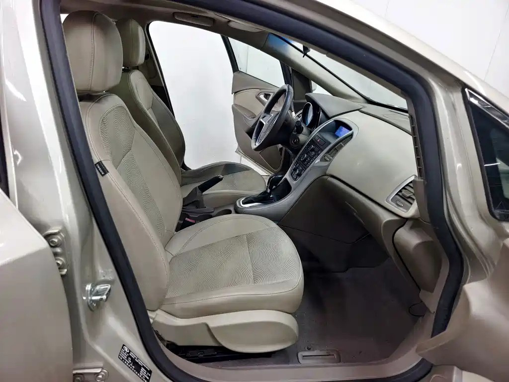 Buick Excelle GT 2014 — фото 14