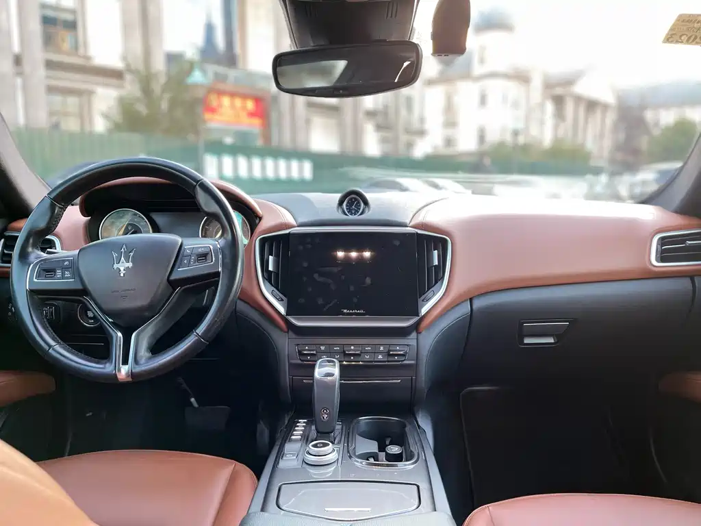 Maserati Ghibli 2021 — фото 23