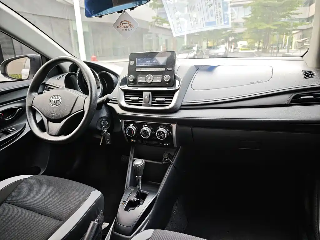Toyota Yaris L 2020 — фото 10