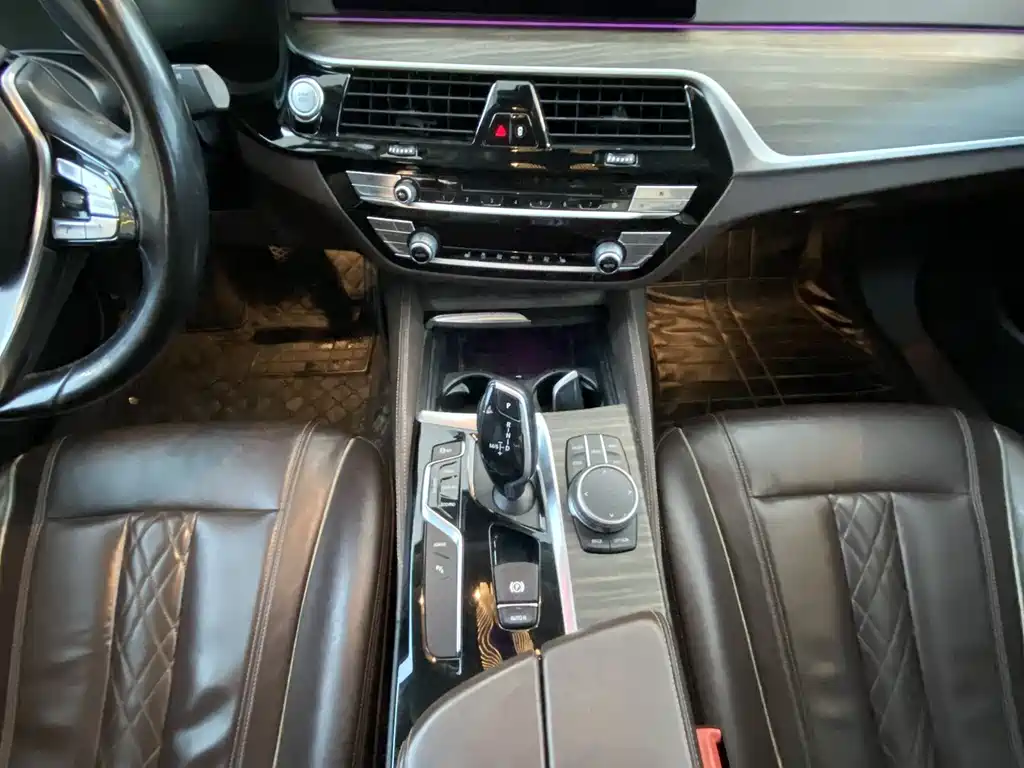 BMW 5 Series New Energy 2018 — фото 16