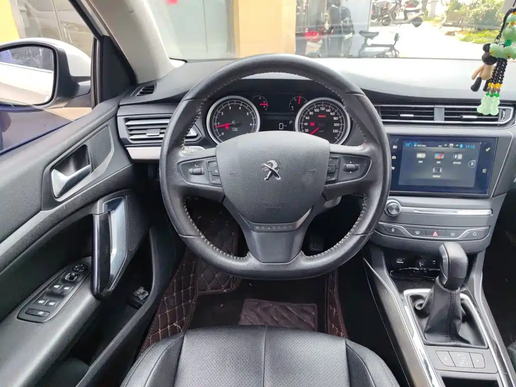 Peugeot 408 2015