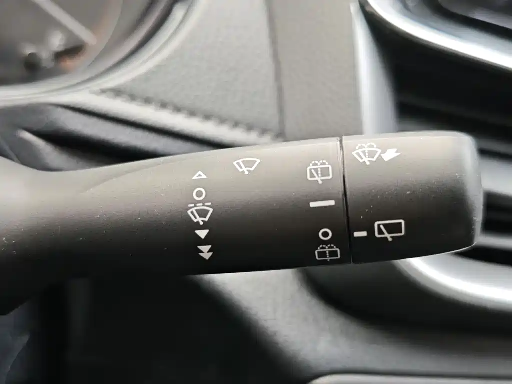 Toyota Yaris L 2020 — фото 14