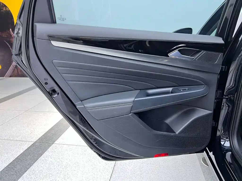 Volkswagen Passat 2023 — фото 15