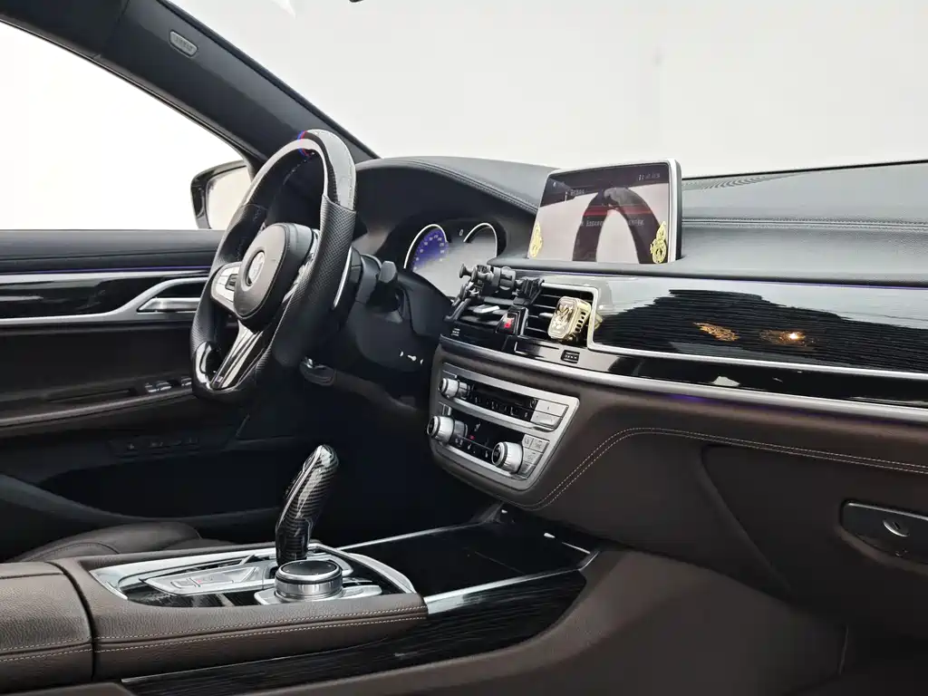 BMW 7 Series 2018 — фото 11