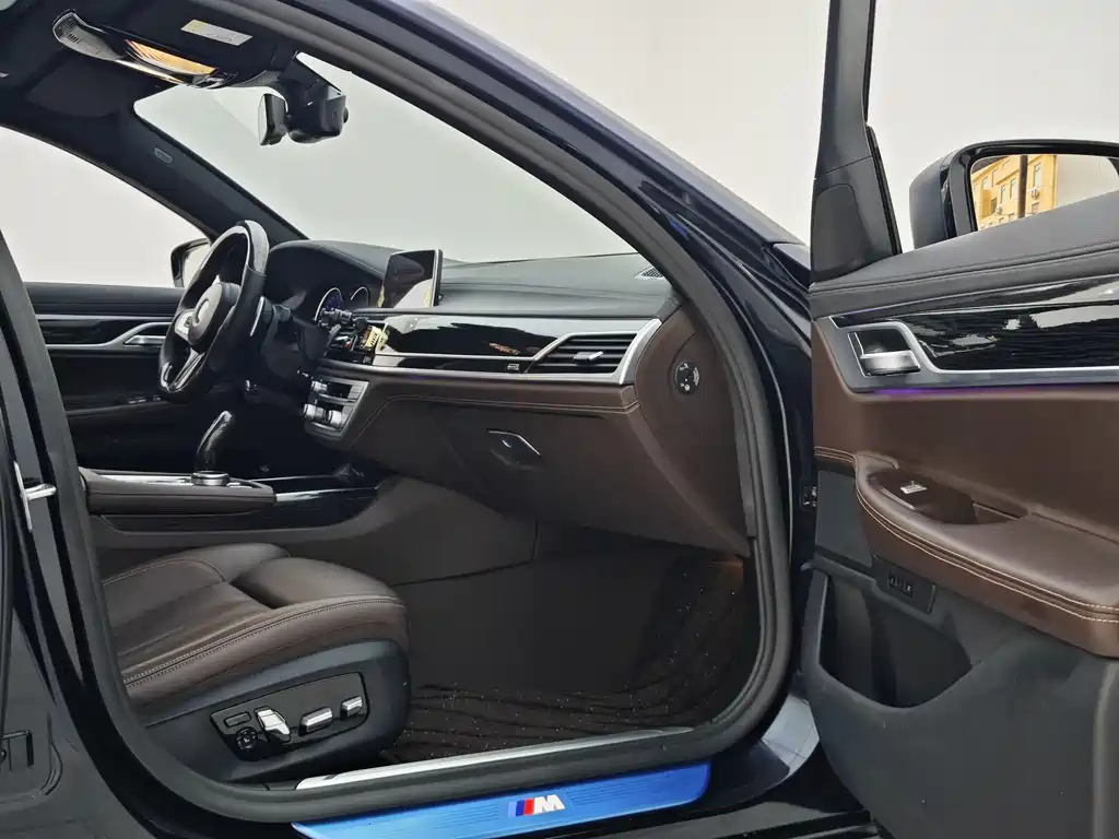 BMW 7 Series 2018 — фото 14