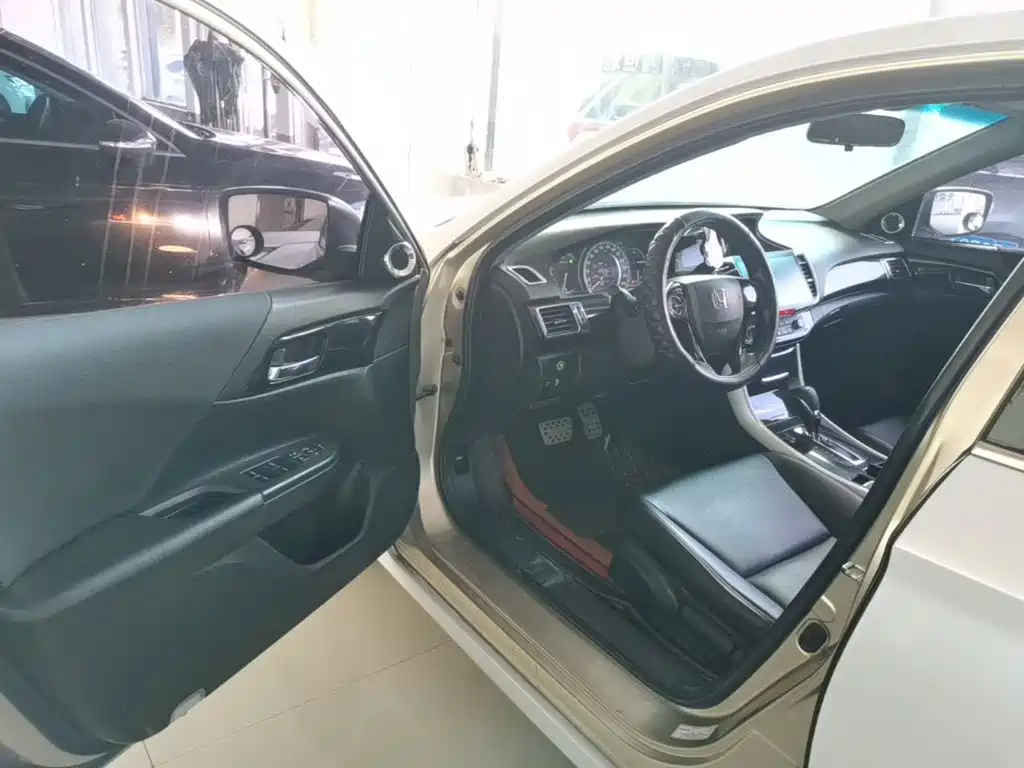 Honda Accord 2017 — фото 16