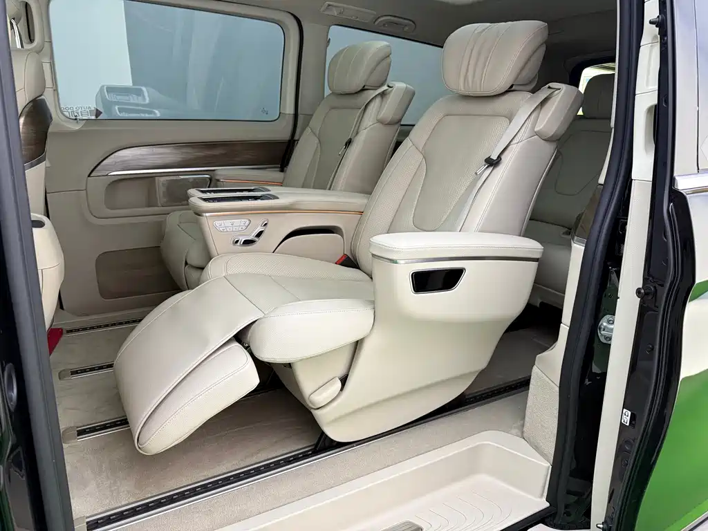 Mercedes-Benz V-Class 2021 — фото 18