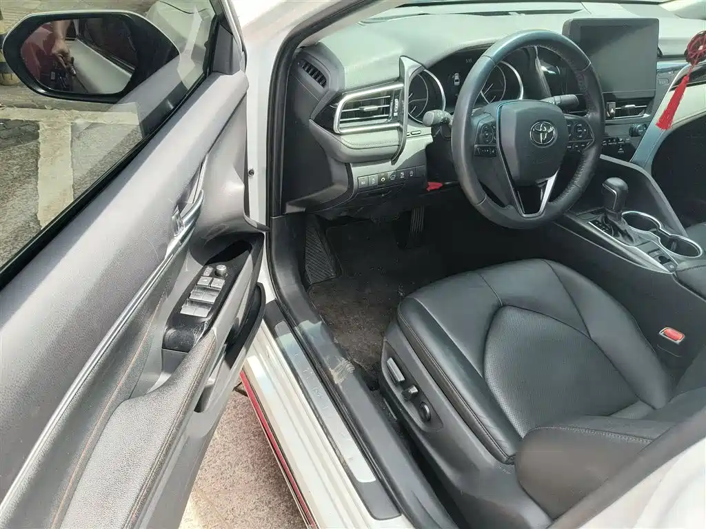Toyota Camry 2023 — фото 11
