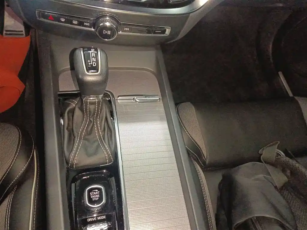 Volvo S60 2021 — фото 10