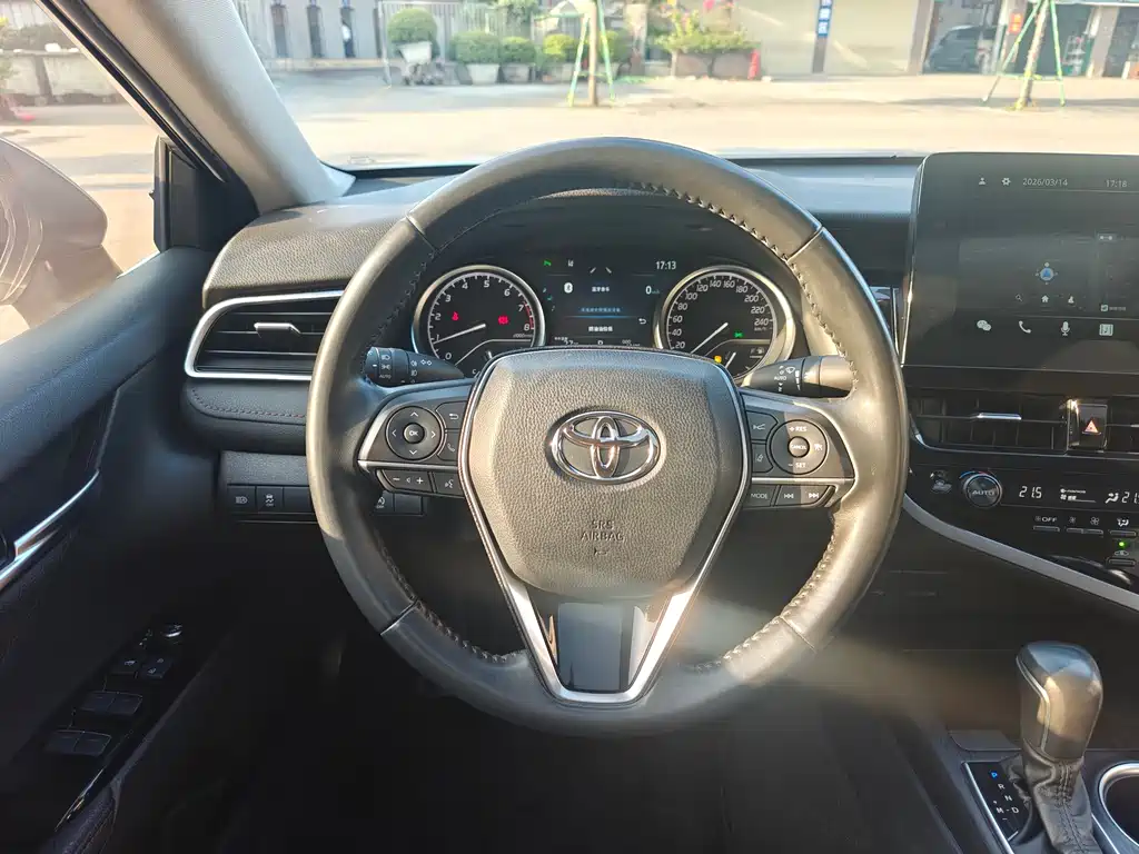 Toyota Camry 2022 — фото 10