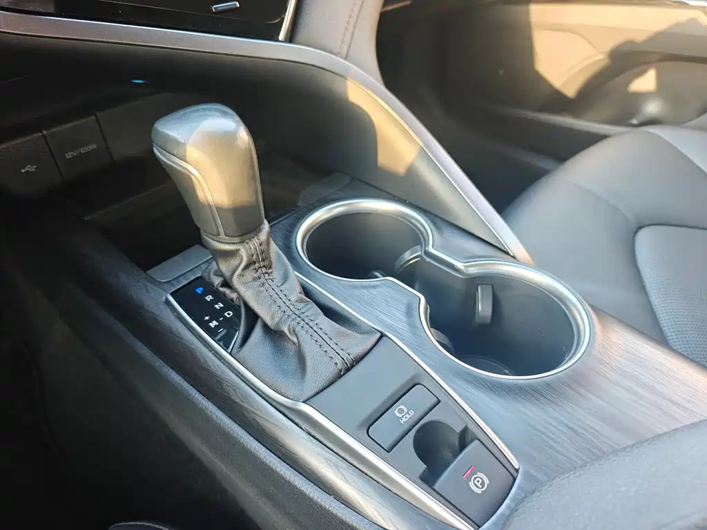 Toyota Camry 2022 — фото 12