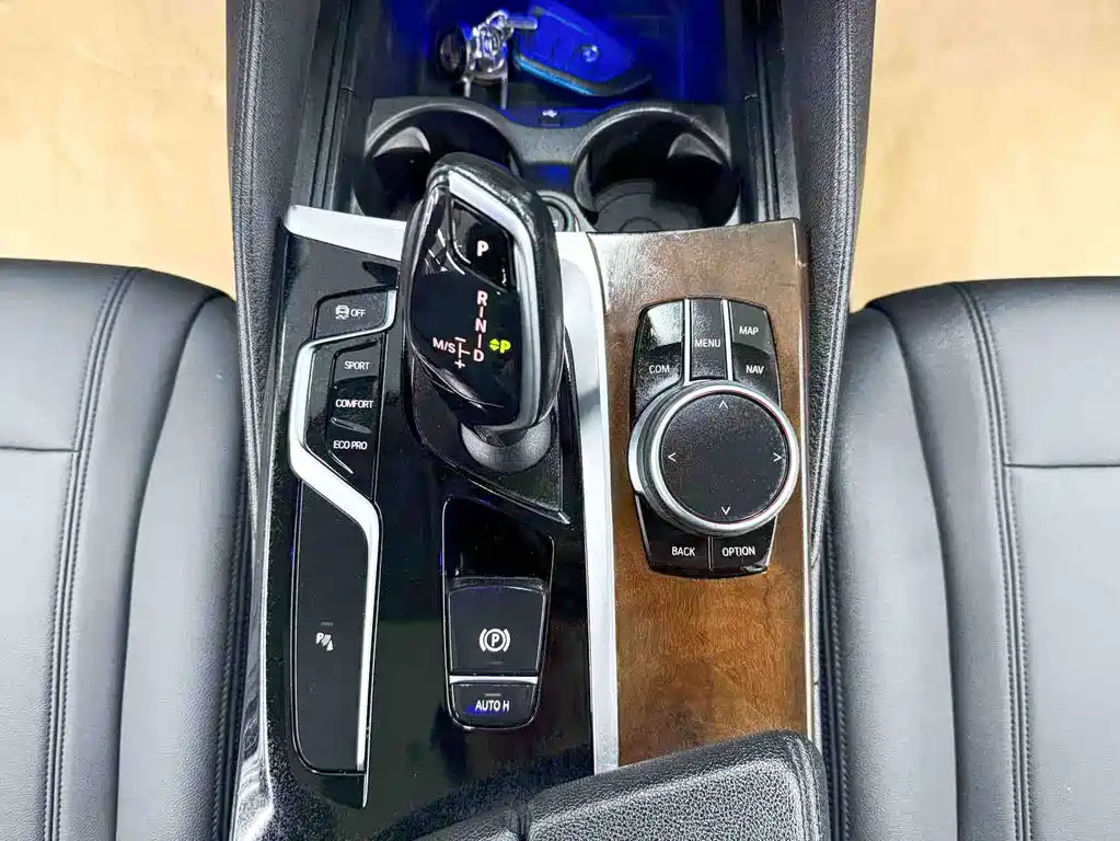 BMW 5 Series 2018 — фото 12