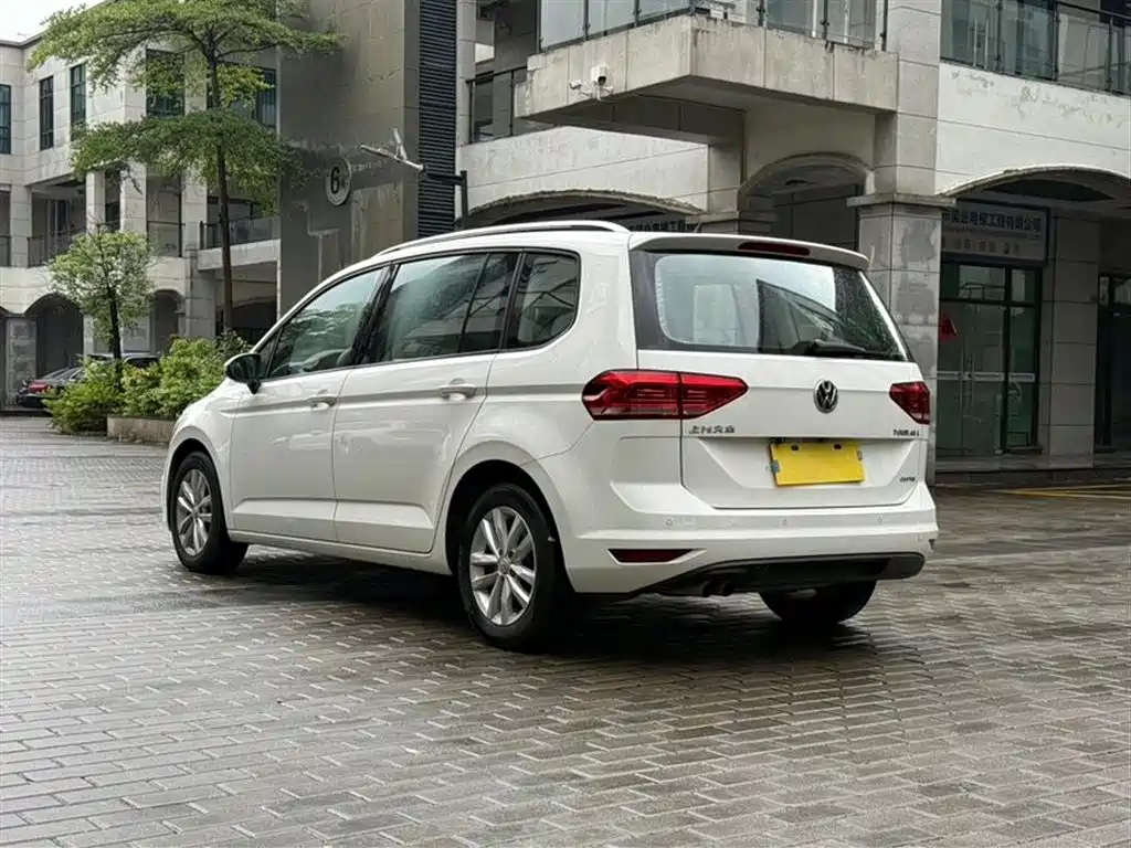 Volkswagen Touran 2018 — фото 9
