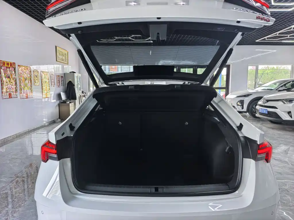 Skoda Octavia 2024 — фото 16