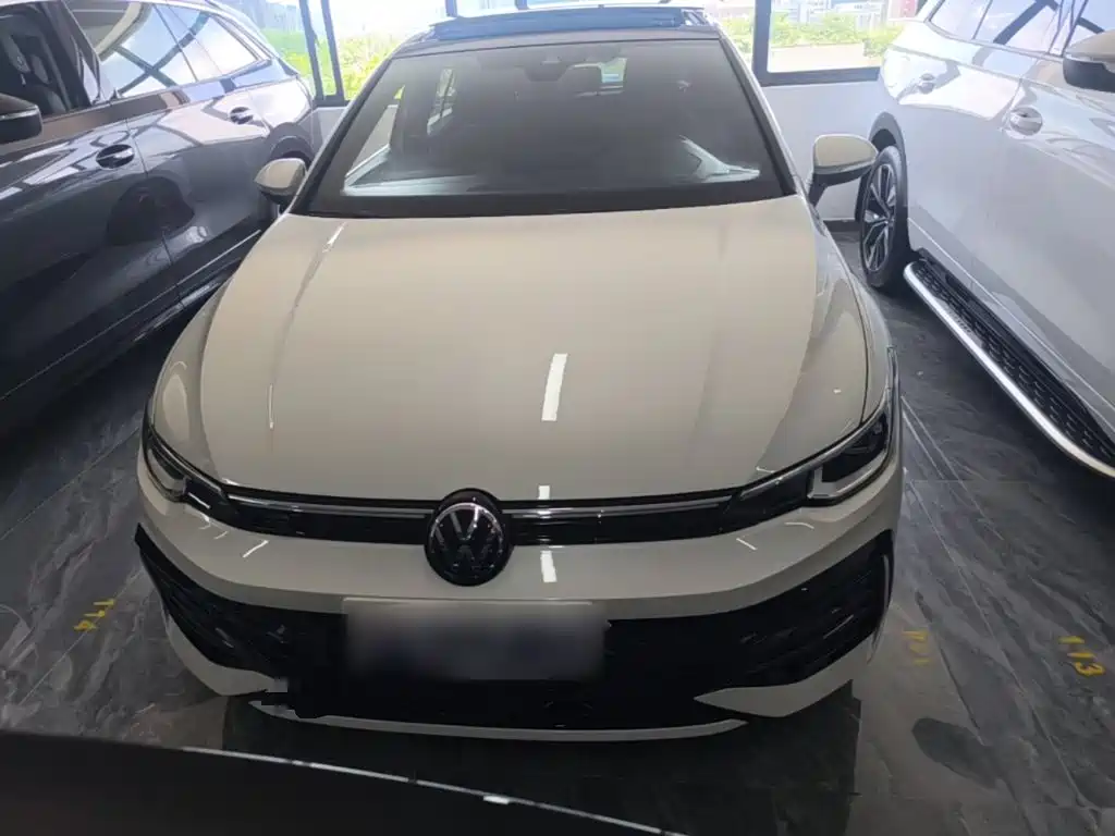 Volkswagen Golf 2025