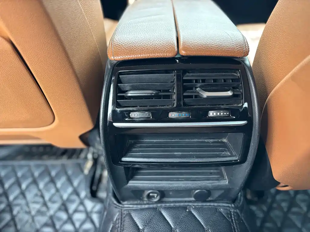 BMW 5 Series 2018 — фото 14