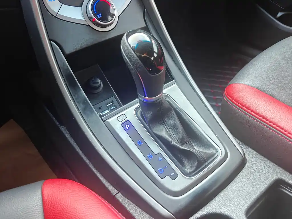 Hyundai Elantra Langdong 2017 — фото 14