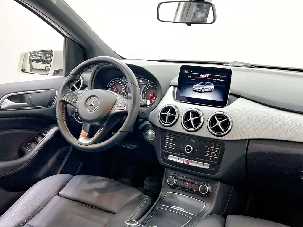 Mercedes-Benz B-Class 2018 — фото 13