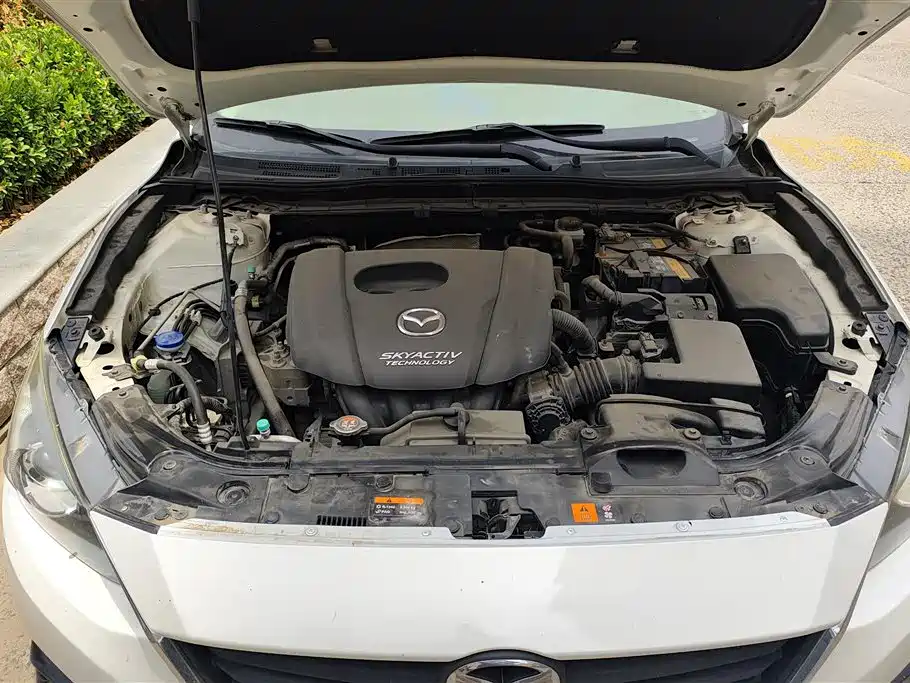 Mazda 3 Axela 2016 — фото 10