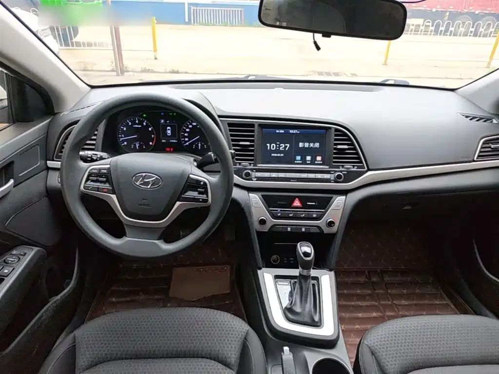 Hyundai Elantra 2019 — фото 10