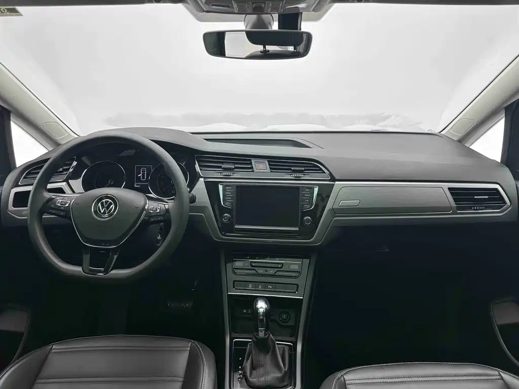 Volkswagen Touran 2023 — фото 15