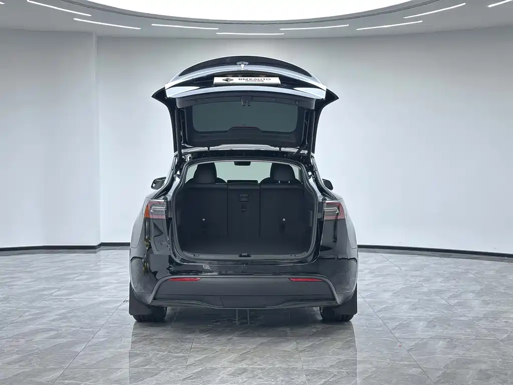 Tesla Model Y 2023 — фото 10