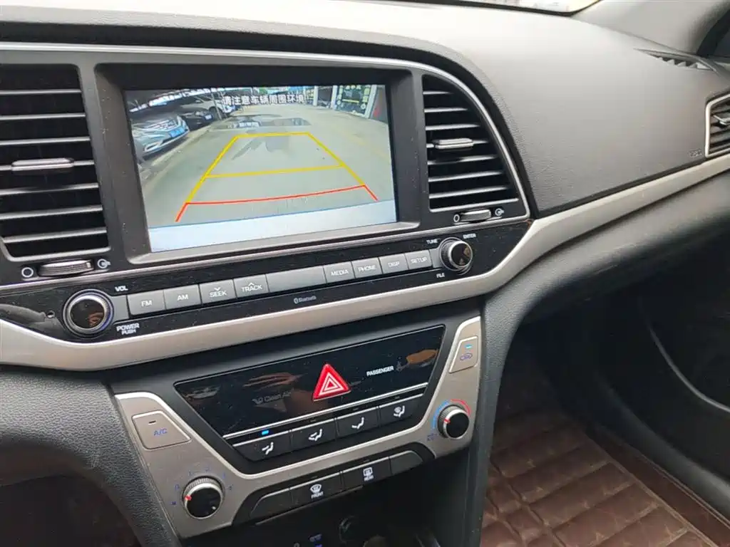 Hyundai Elantra 2019 — фото 13