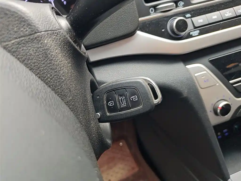 Hyundai Elantra 2019 — фото 9