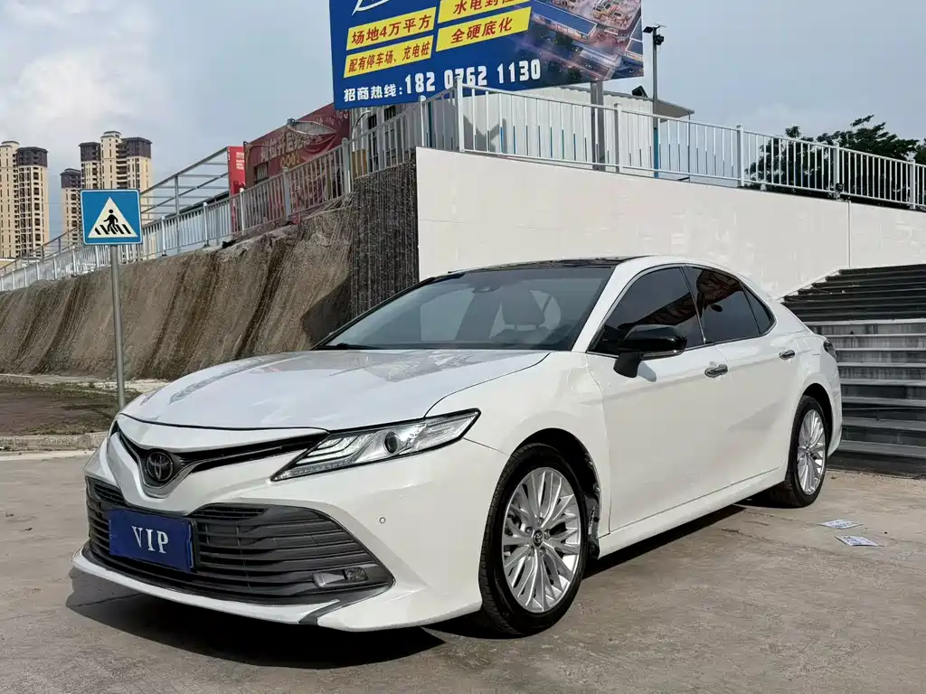 Toyota Camry 2021 — фото 1