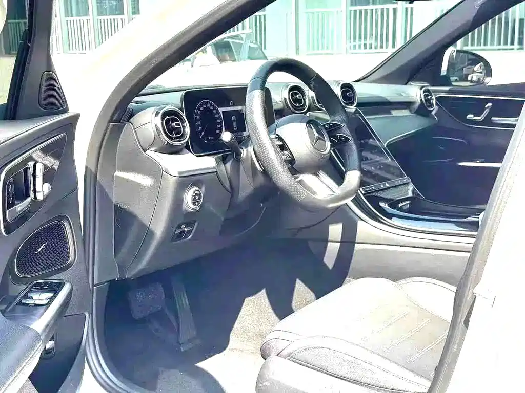 Mercedes-Benz C-Class 2023 — фото 9