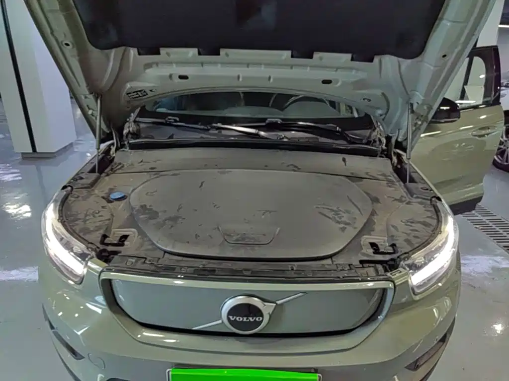 Volvo XC40 New Energy 2021 — фото 20