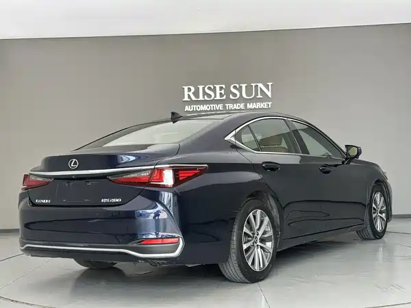 Lexus ES 2018