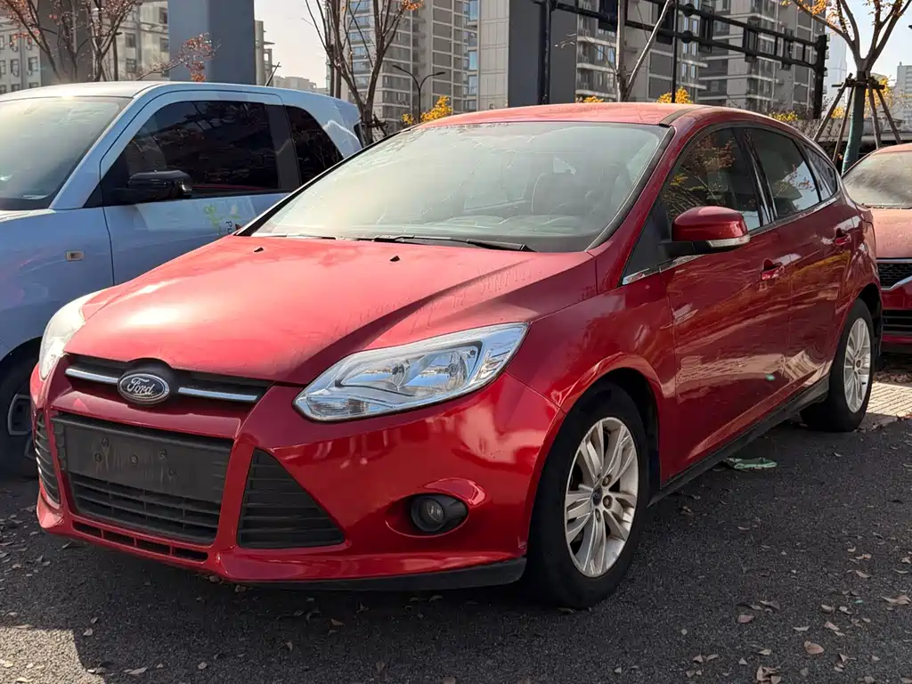 Ford Focus 2013 — фото 1