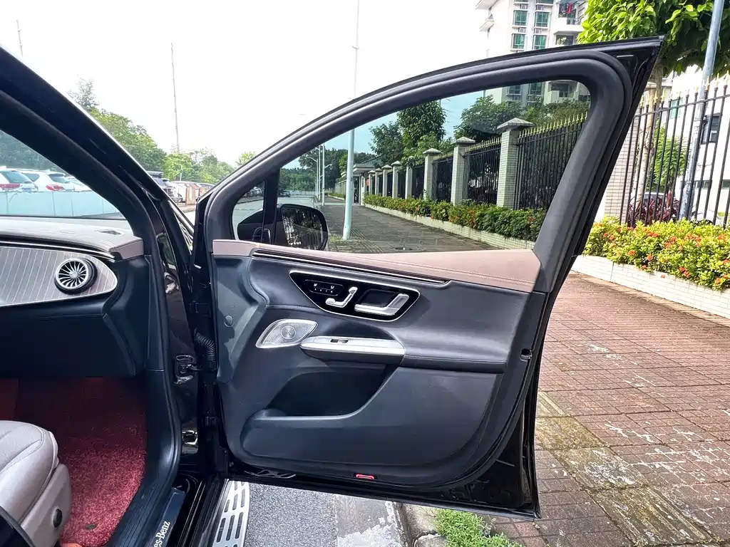 Mercedes-Benz EQE SUV 2024 — фото 14