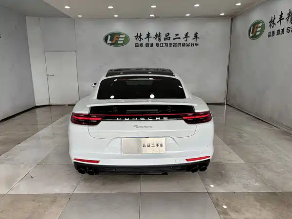 Porsche Panamera 2021