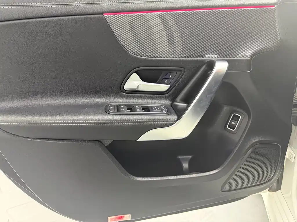 Mercedes-Benz A-Class 2022 — фото 11