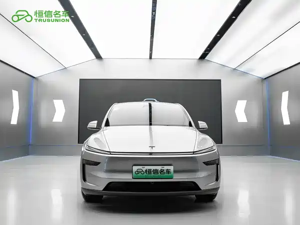 Tesla Model Y L 2026