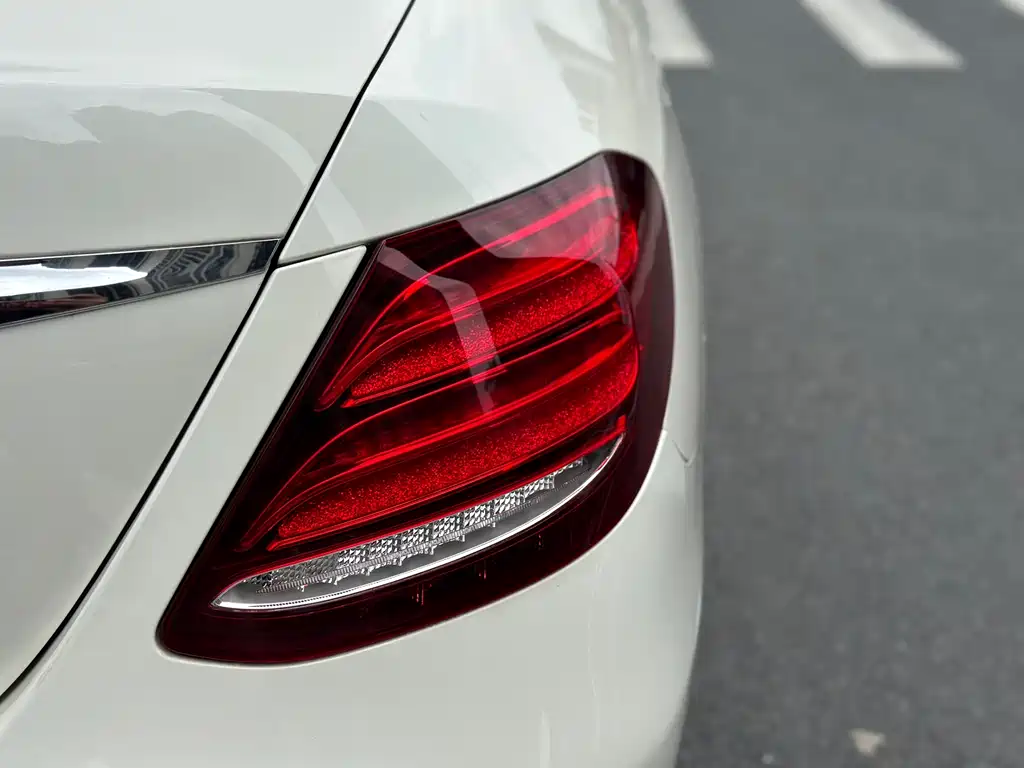 Mercedes-Benz E-Class 2020 — фото 20