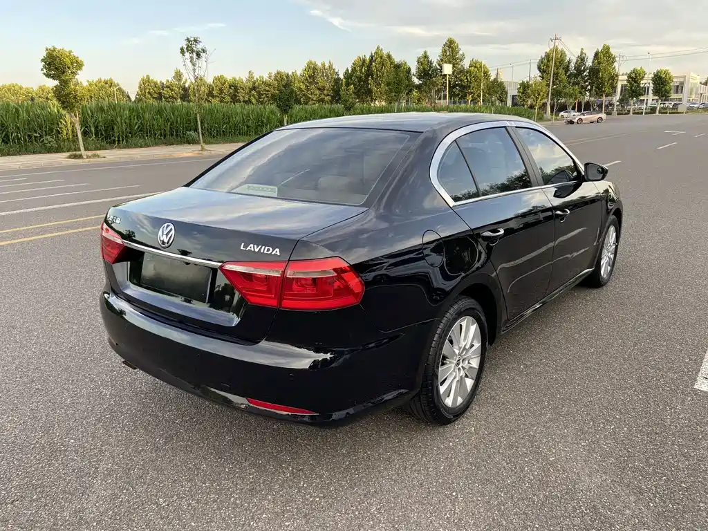 Volkswagen Lavida 2012